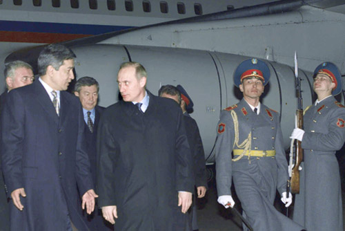 С Владимиром Путиным. Алма-Ата, 28 февраля 2002 года