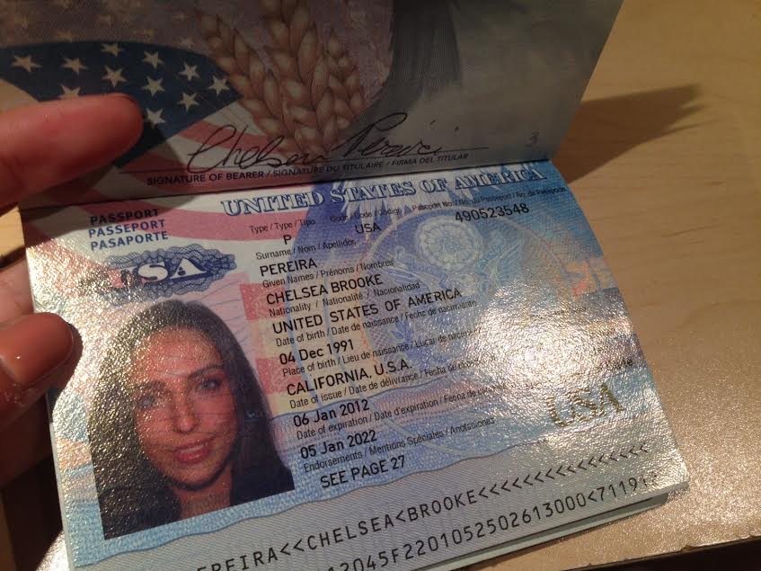фото паспорта Челси Перейры, отосланное Ракишеву
